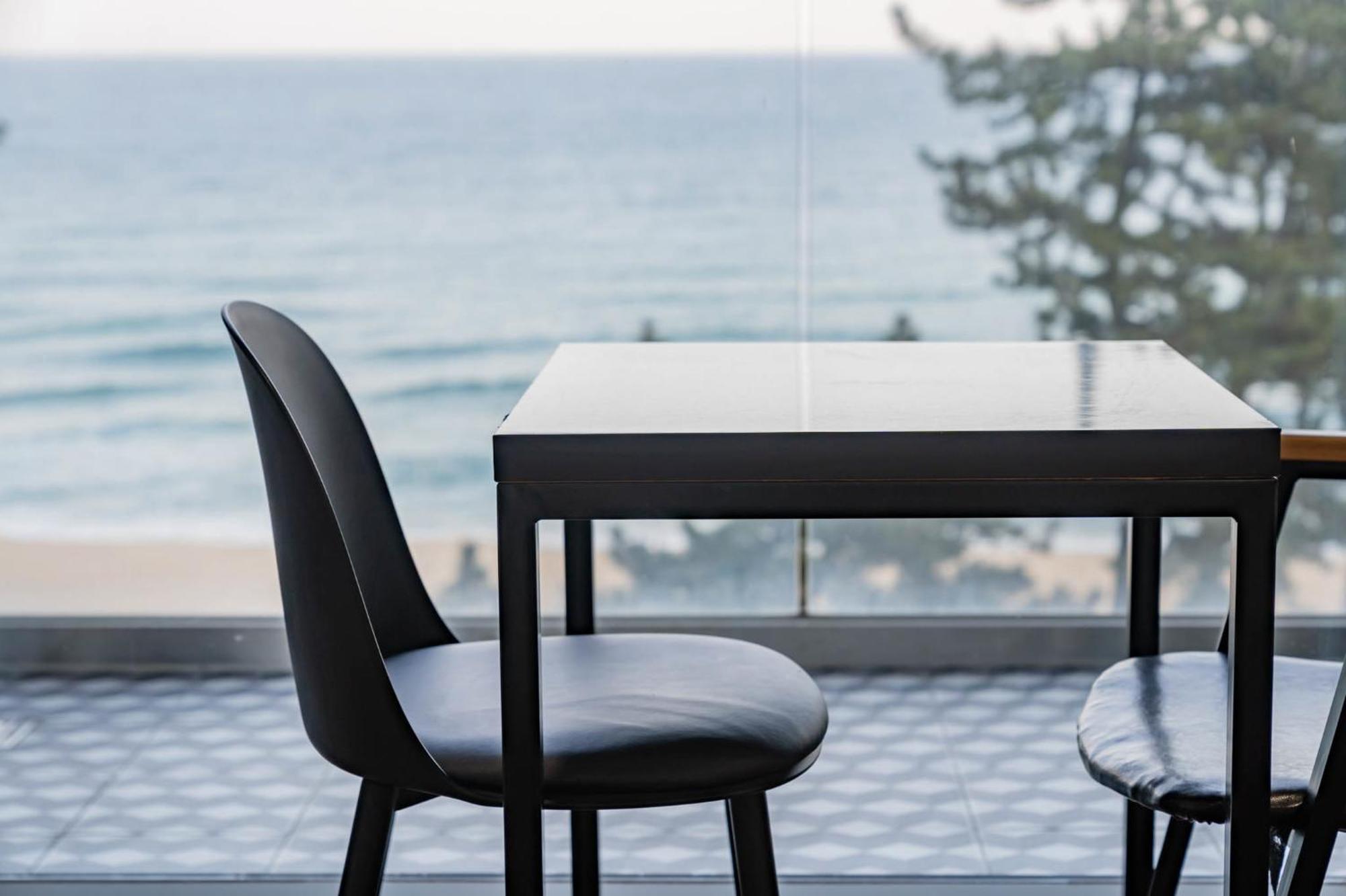 Gangneung Gyeongpodae Hotel Cube Exterior photo
