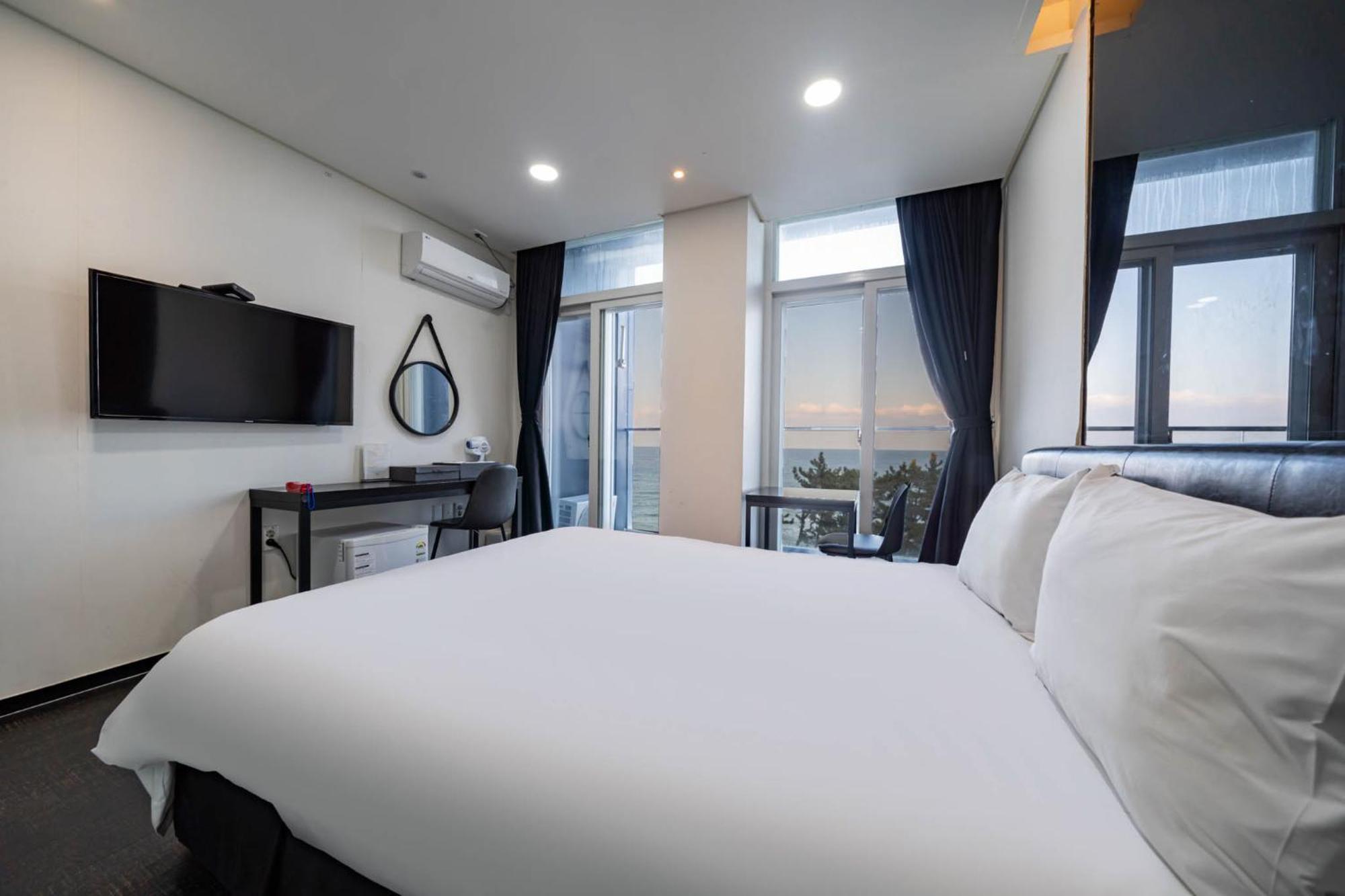 Gangneung Gyeongpodae Hotel Cube Exterior photo